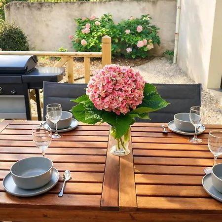 Frias - 3 Etoiles - Welkeys Apartman *